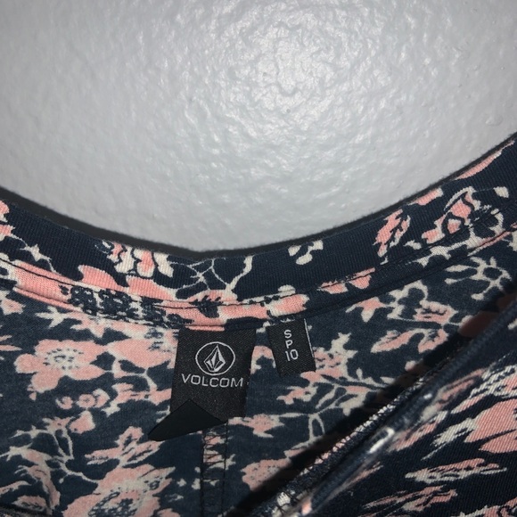 New Volcom romper. - Picture 2 of 3